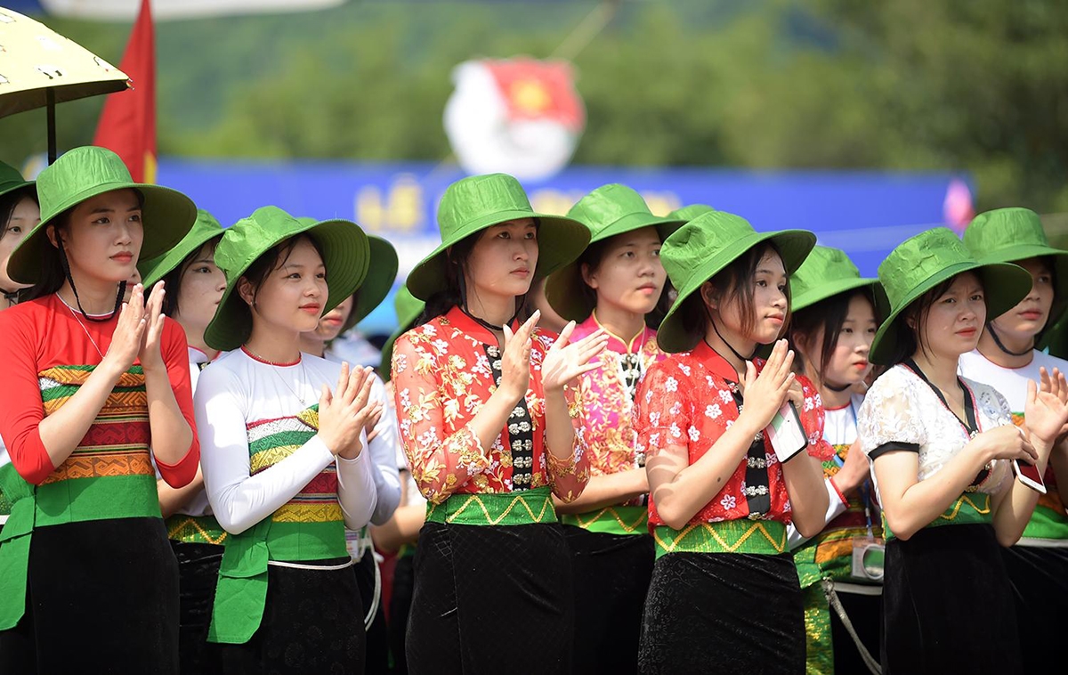 Nữ đoàn viên thanh niên DTTS tỉnh Thanh Hóa tham dự Lễ ra quân 