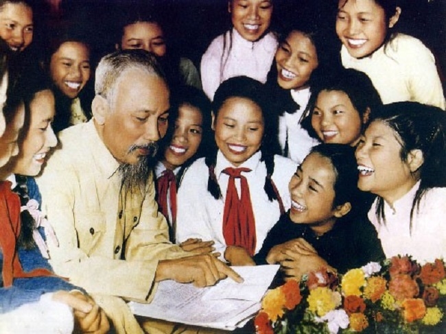 Chủ tịch Hồ Chí Minh luôn dành sự quan tâm đặc biệt đến thiếu niên, nhi đồng