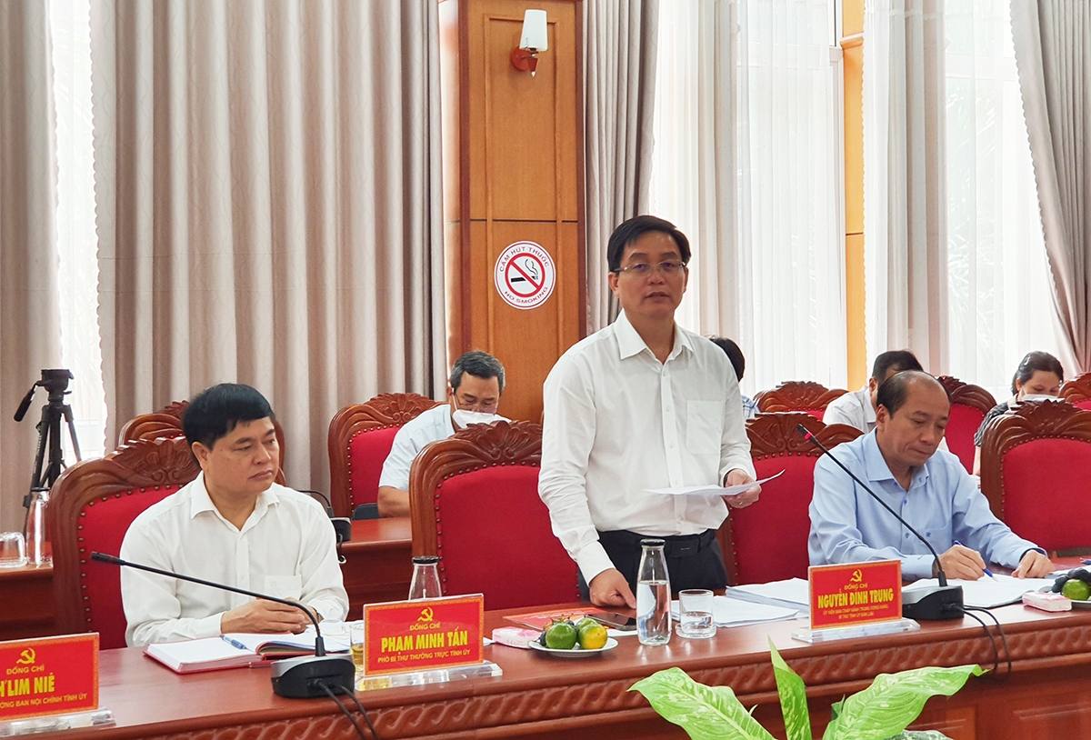 Bí thư Tỉnh ủy Đắk Lắk Nguyễn Đình Trung phát biểu tại buổi làm việc