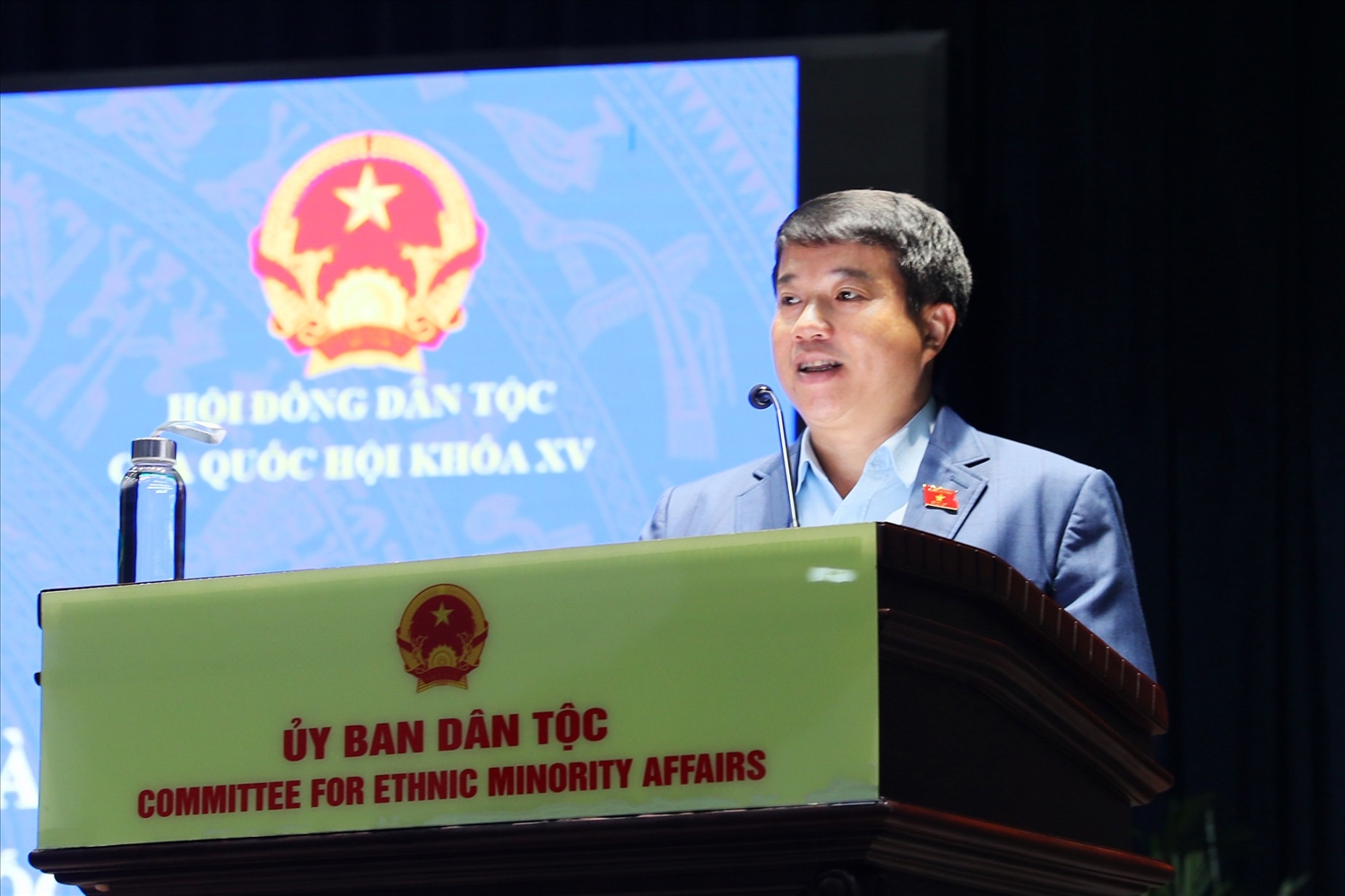 Chủ tịch HĐDT của Quốc hội Y Thanh Hà Niê Kđăm phát biểu tại buổi gặp mặt.