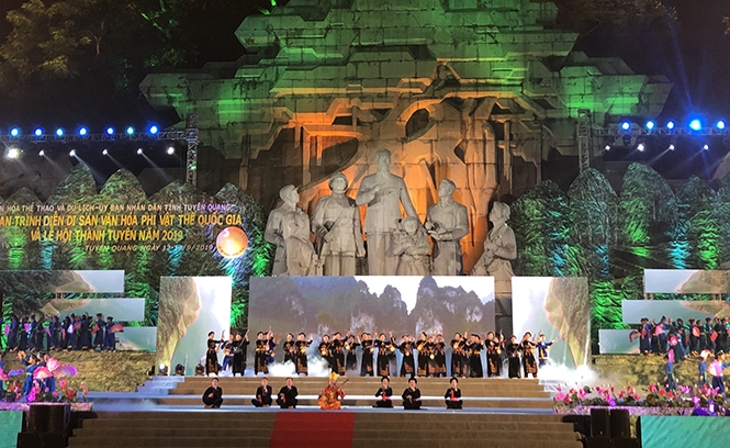 Di sản hát Then của đoàn Tuyên Quang tại Lễ hội Thành Tuyên năm 2019