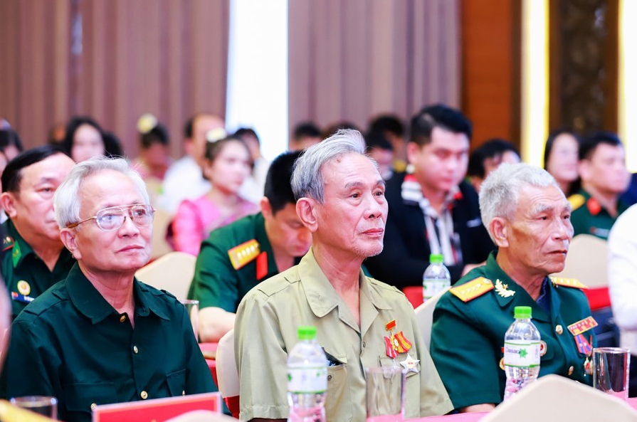 Các nhân chứng lịch sử Chiến dịch phòng ngự Cánh đồng Chum - Xiêng Khoảng tham dự Hội thảo