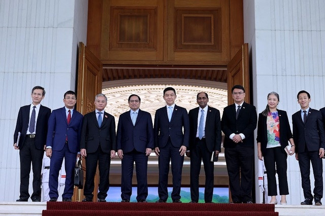 Thủ tướng Phạm Minh Chính và Chủ tịch Quốc hội Singapore cùng đoàn đại biểu hai bên- Ảnh: VGP/Nhật Bắc