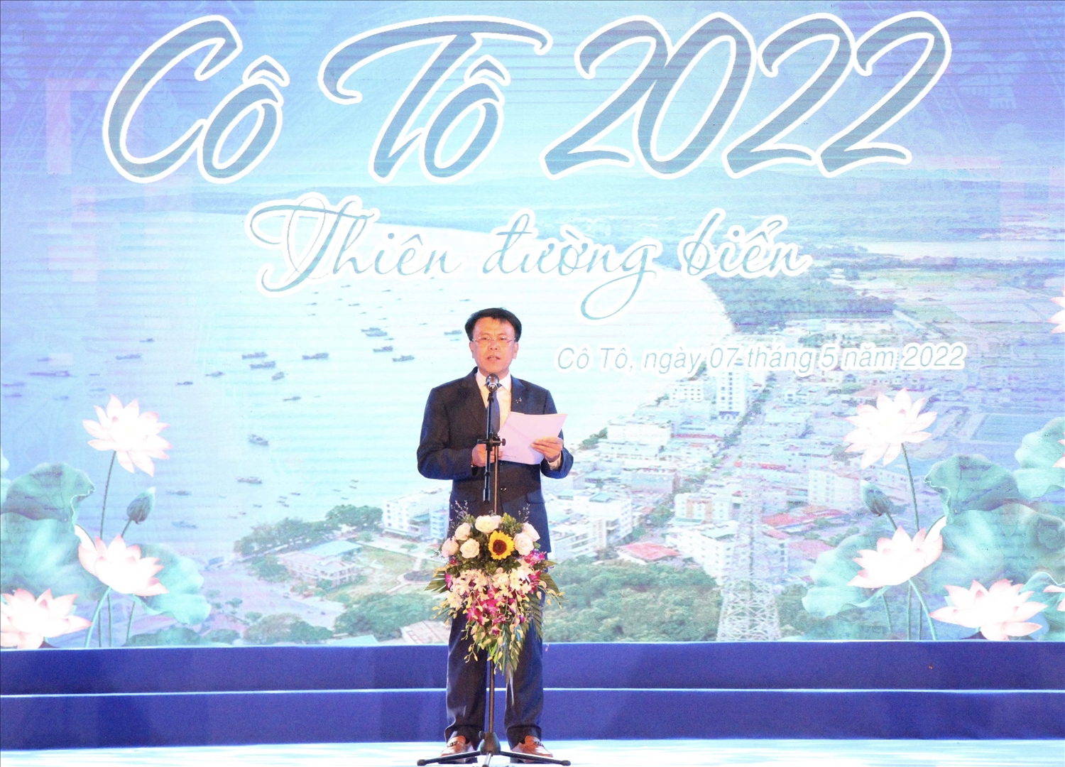 Đồng chí Đặng Quang Ngạn, Phó Bí thư Huyện ủy, Chủ tịch HĐND huyện phát biểu khai mạc buổi lễ