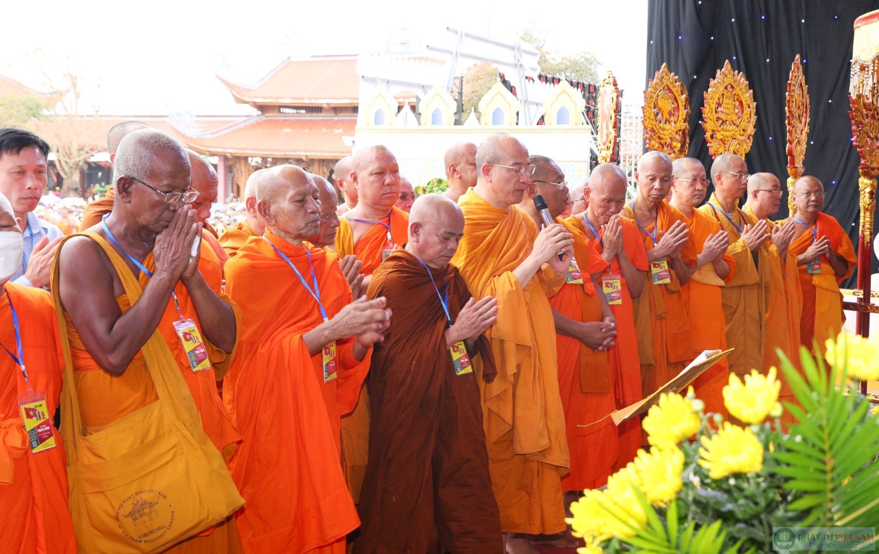 Hơn 4 vạn Phật tử về dự Đại lễ Phật đản chùa Ba Vàng 2022 7