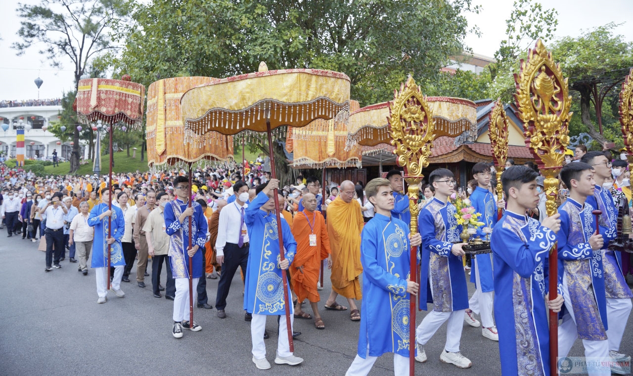Hơn 4 vạn Phật tử về dự Đại lễ Phật đản chùa Ba Vàng 2022 3