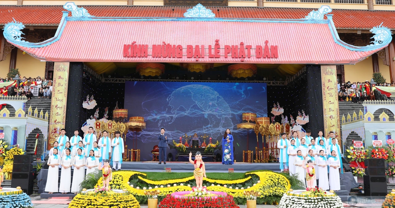 Hơn 4 vạn Phật tử về dự Đại lễ Phật đản chùa Ba Vàng 2022 8