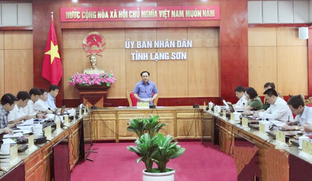 Ông Lương Trọng Quỳnh, Phó Chủ tịch UBND tỉnh phát biểu tại cuộc họp. (Ảnh: Báo Lạng Sơn)