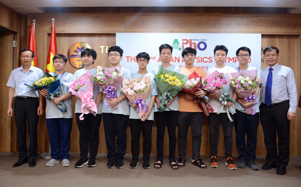 Đội tuyển học sinh Việt Nam tham dự kỳ thi Olympic vật lý châu Á - Thái Bình Dương năm 2022