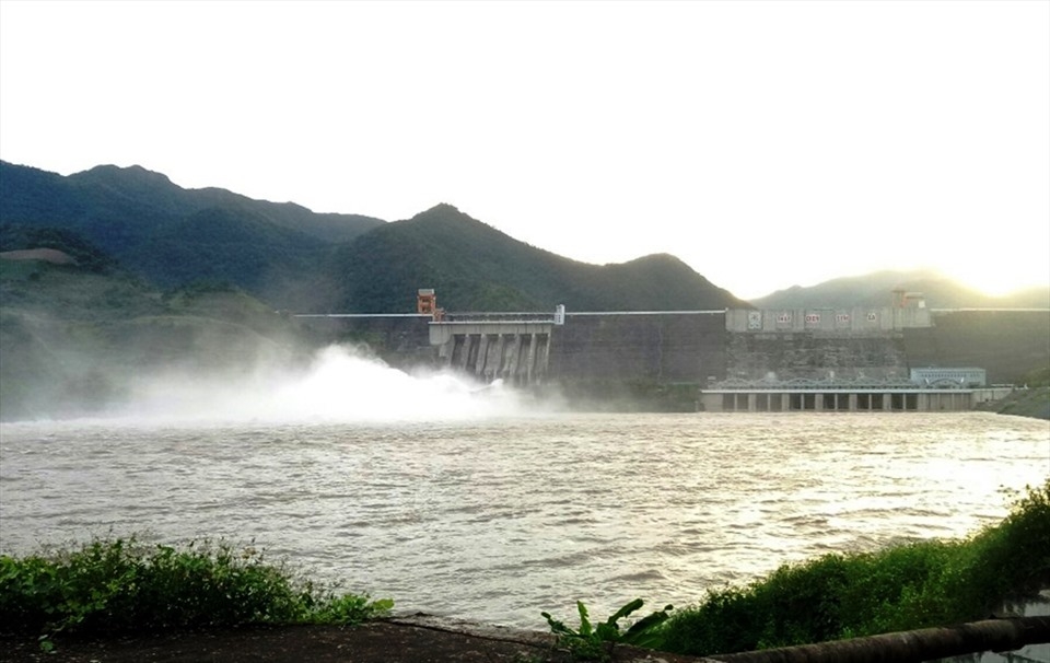 Hồ thủy điện Tuyên Quang mở một cửa xả đáy để đảm bảo an toàn cho hồ chứa
