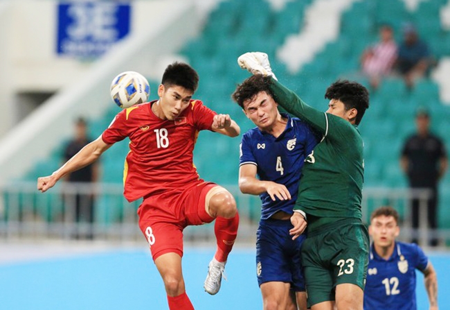 U23 Thái Lan bị ngợp trước lối đá pressing hiệu quả của Việt Nam. (Ảnh ITN)