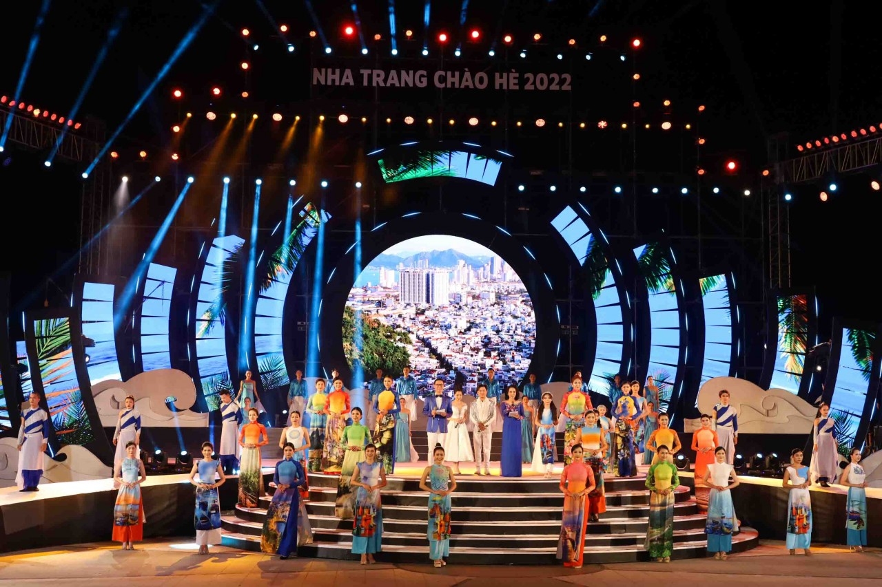 Lễ khai mạc chuỗi sự kiện Nha Trang - Chào hè 2022 diễn ra tại Quảng trường 2-4 (TP. Nha Trang) vào tối 3/6