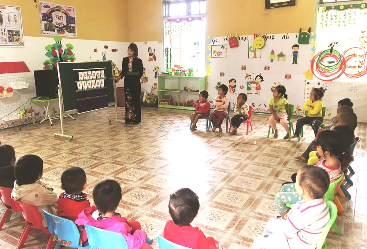 Một tiết học của học sinh mầm non Trường Mầm non Ban Mai, xã Chiềng Muôn, huyện Mường La, Sơn La