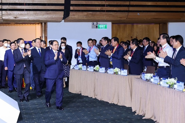 Thủ tướng Chính phủ Phạm Minh Chính dự phiên toàn thể - tọa đàm cấp cao của Diễn đàn Kinh tế Việt Nam lần thứ 4. Ảnh VGP/Nhật Bắc