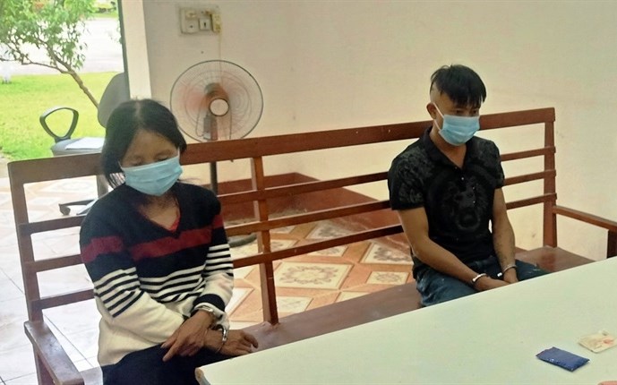 Các đối tượng Chá Thị Hạ và Quàng Văn Hạnh bị bắt giữ tại cơ quan điều tra