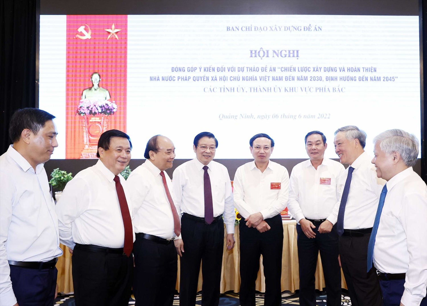 Chủ tịch nước Nguyễn Xuân Phúc cùng các đại biểu dự Hội nghị.