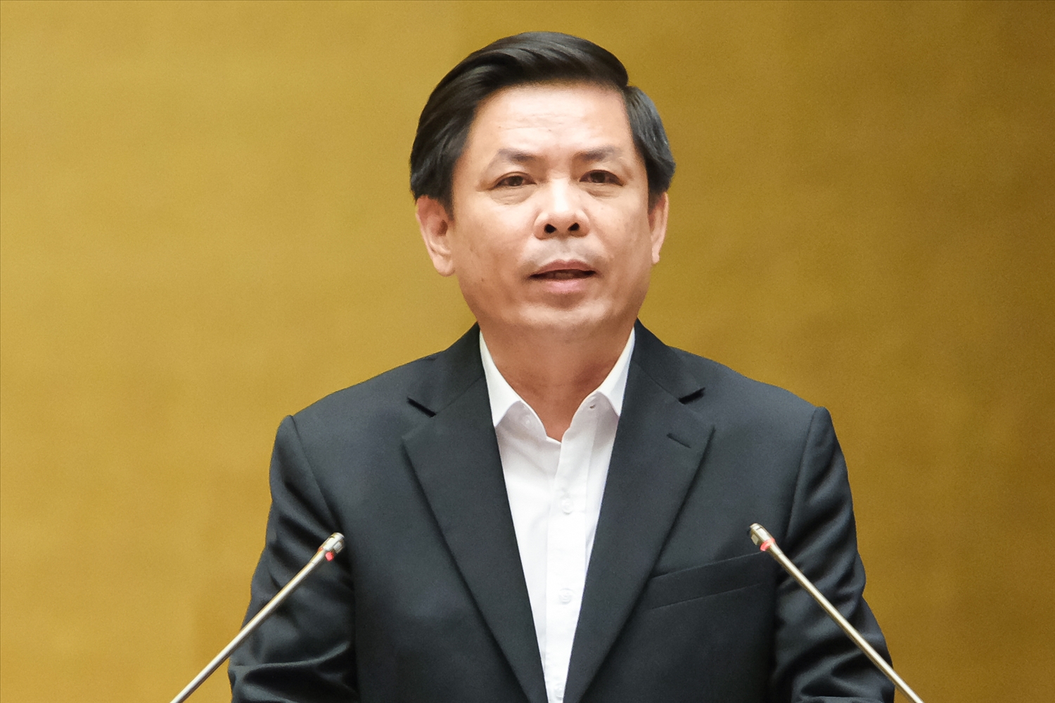 Bộ trưởng Bộ Giao thông vận tải Nguyễn Văn Thể trình bày Tờ trình của Chính phủ