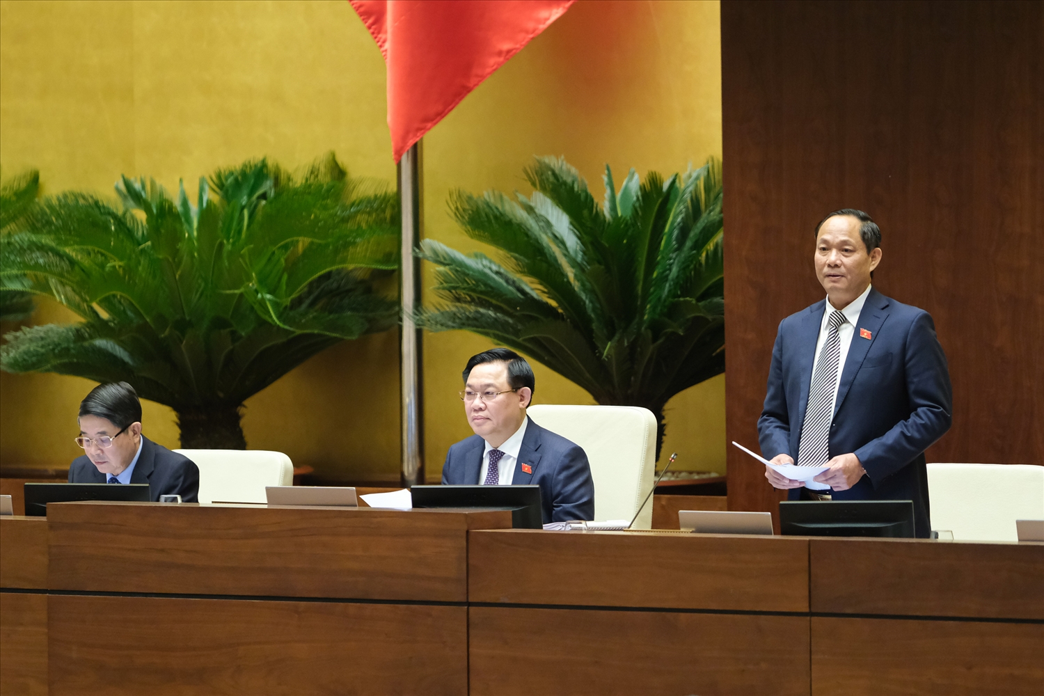 Phó Chủ tịch Quốc hội Trần Quang Phương điều hành phiên làm việc 