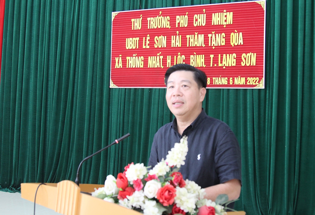 Thứ trưởng, Phó Chủ nhiệm Ủy ban Dân tộc Lê Sơn Hải phát biểu tại buổi tặng quà