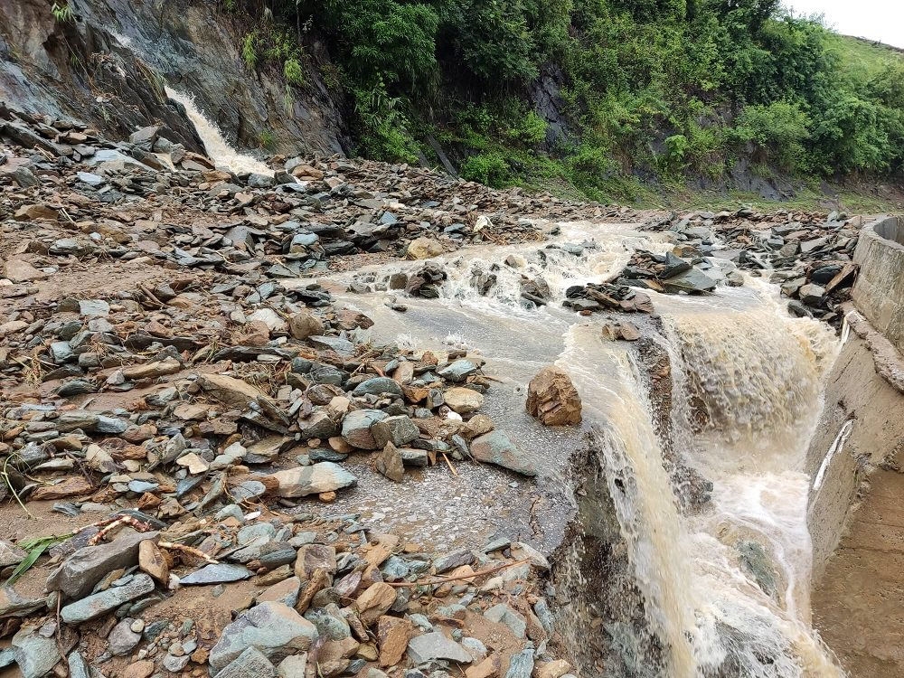 Đường vào xã Tà Hộc, huyện Mai Sơn, tỉnh Sơn La bị hư hại nghiêm trọng