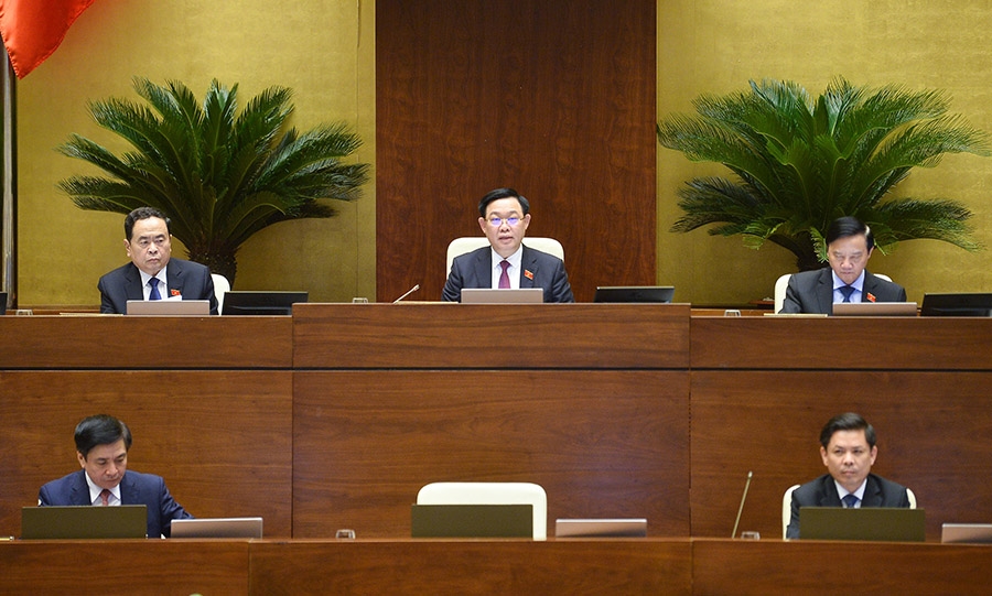 Chủ tịch Quốc hội Vương Đình Huệ chủ trì phiên họp