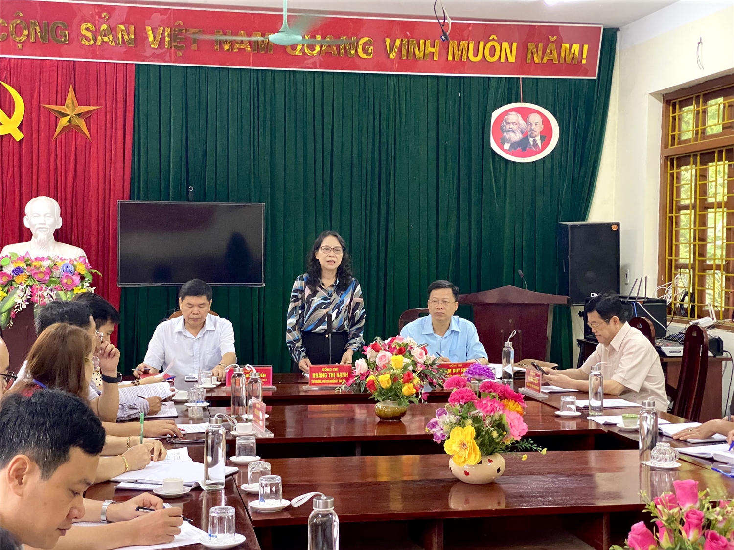 Thứ trưởng, Phó Chủ nhiệm UBDT Hoàng Thị Hạnh phát biểu tại buổi làm việc 