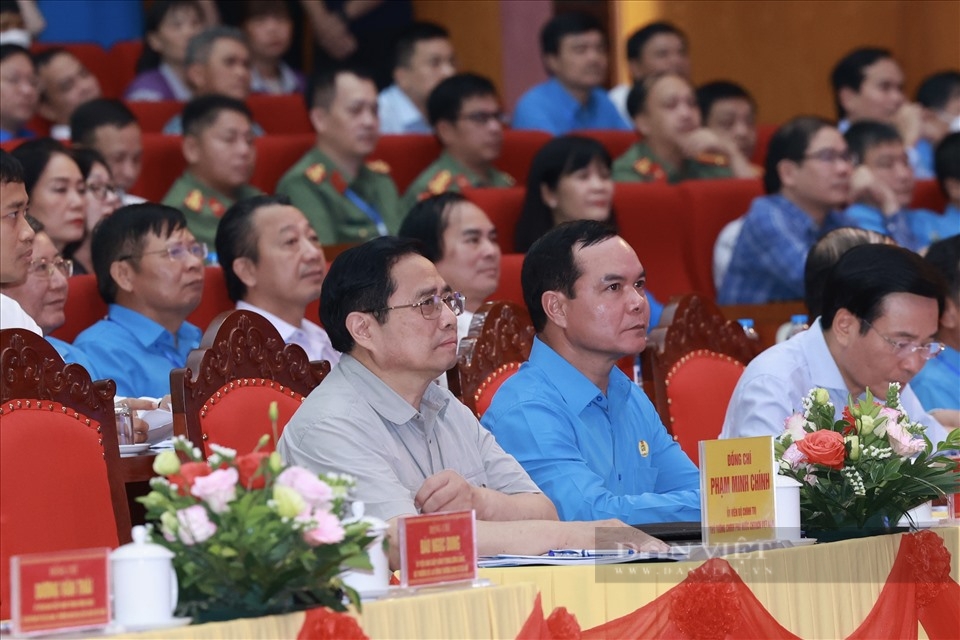 Thủ tướng Chính phủ Phạm Minh Chính tham gia buổi đối thoại với công nhân, lao động tại Bắc Giang sáng 12/6. Ảnh: Thanh Hải