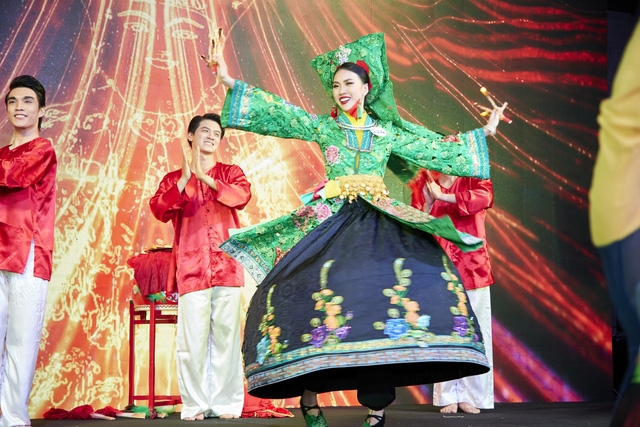 Bùi Quỳnh Hoa với bài múa "Cô Đôi Thượng Ngàn"