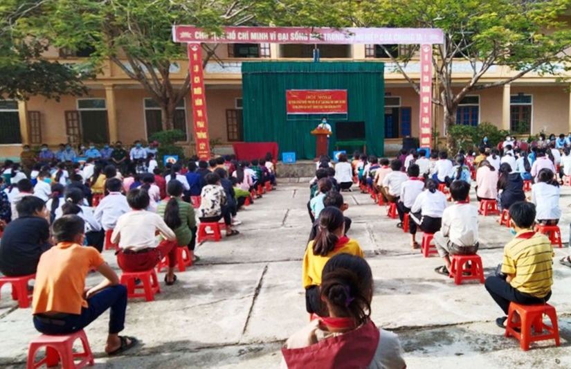 Một buổi tuyên truyền phòng, chống tảo hôn và hôn nhân cận huyết thống cho học sinh tại Nậm Cắn (Kỳ Sơn)