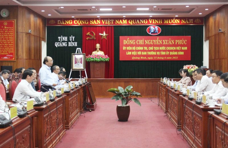 Chủ tịch nước Nguyễn Xuân Phúc và Đoàn công tác làm việc với Ban Thường vụ Tỉnh ủy Quảng Bình