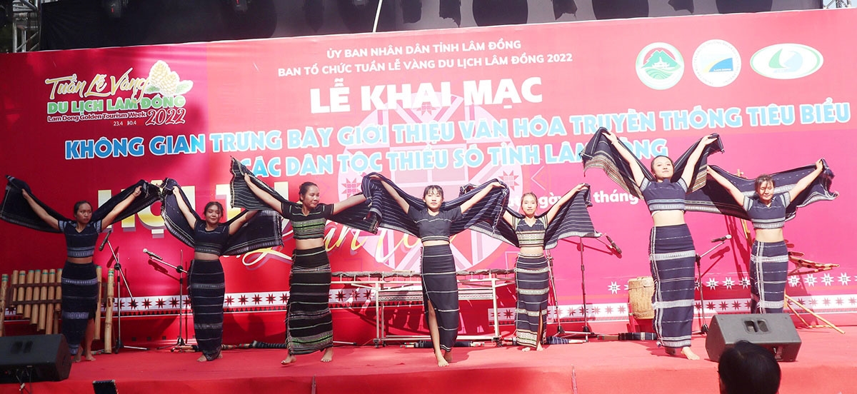 Một tiết mục văn nghệ đặc sắc tại Tuần lễ vàng du lịch Lâm Đồng mới được tổ chức gần đây
