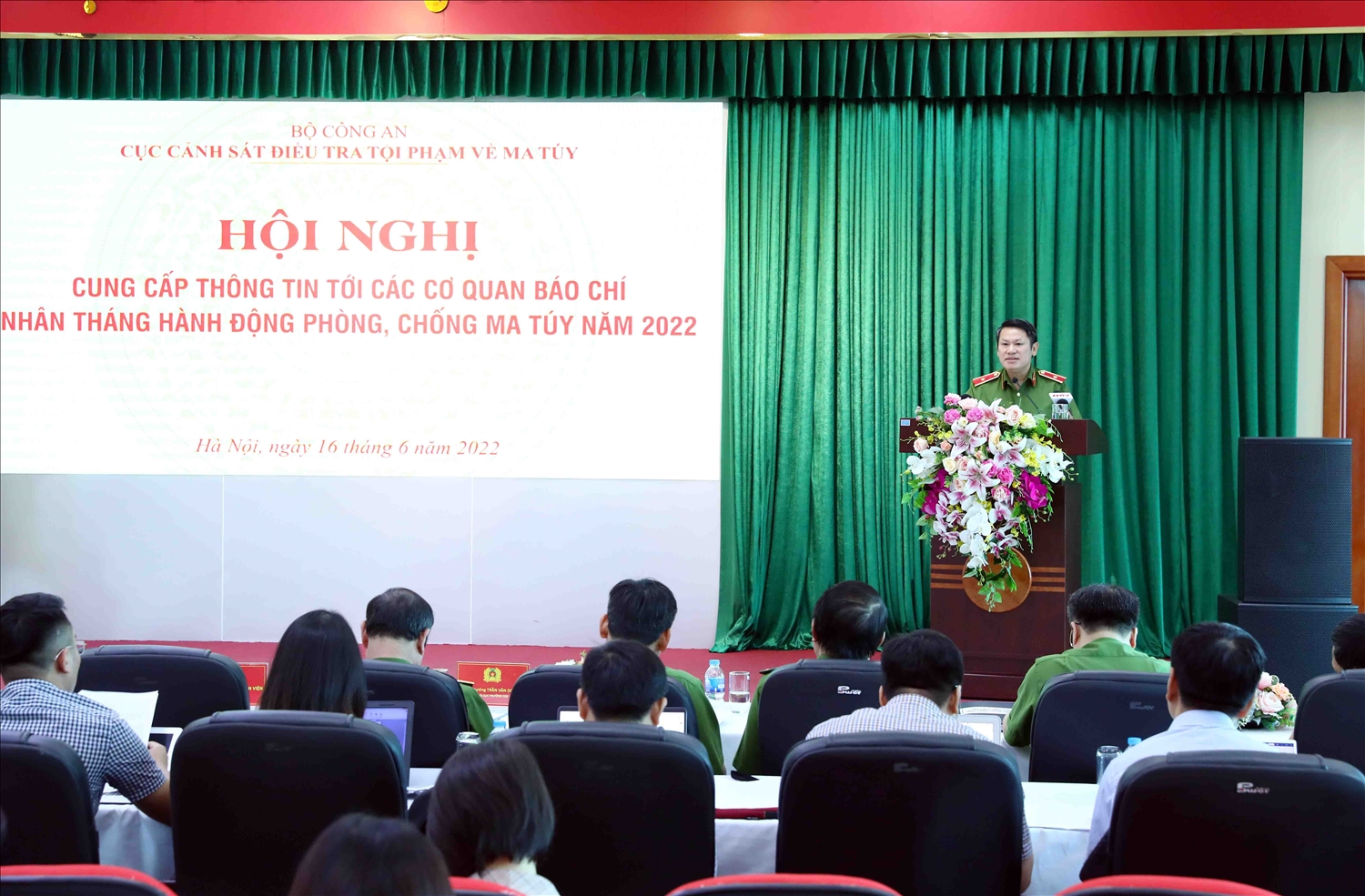 Thiếu tướng Nguyễn Văn Viện, Cục trưởng Cục Cảnh sát điều tra tội phạm về ma túy thông tin tại Hội nghị