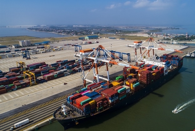 Cảng quốc tế Lạch có thể tiếp nhận các tàu container có tải trọng 100.000 DWT.