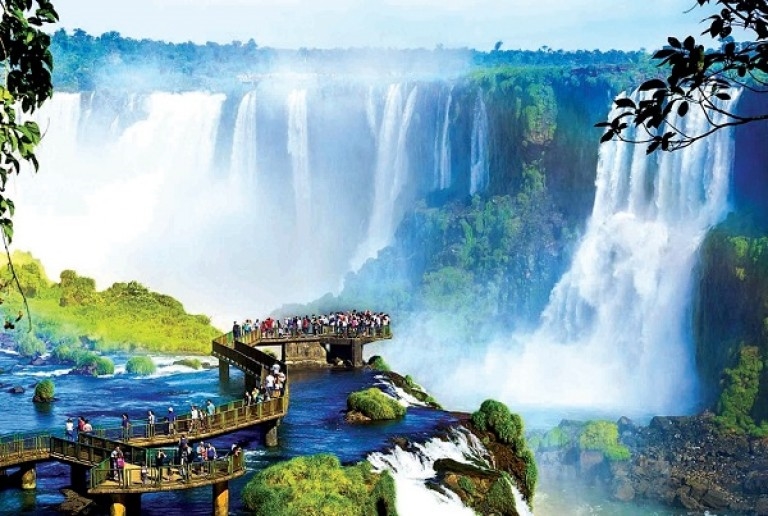 Thác Iguazu (giữa Brazil và Argentina)