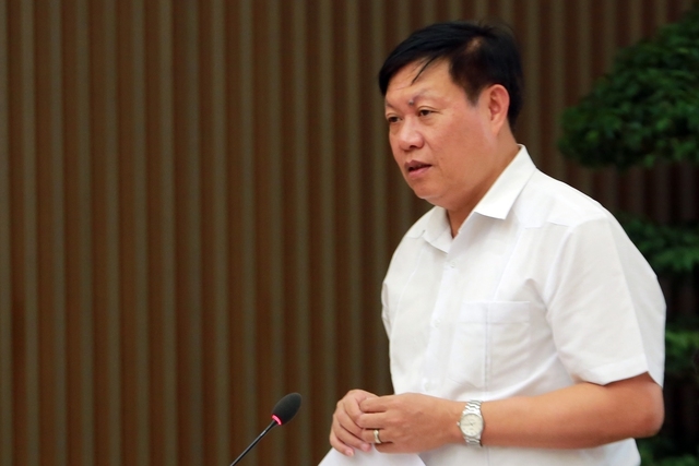 Thứ trưởng Bộ Y tế Đỗ Xuân Tuyên cho biết, chậm nhất đến ngày 22/6, Bộ Y tế sẽ ban hành văn bản hướng dẫn cụ thể việc tiêm vaccine mũi 4 - Ảnh: VGP/Đình Nam