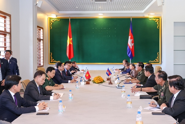Hai Thủ tướng họp hẹp tại Nhà Hữu nghị Campuchia - Việt Nam - Ảnh: VGP/Nhật Bắc