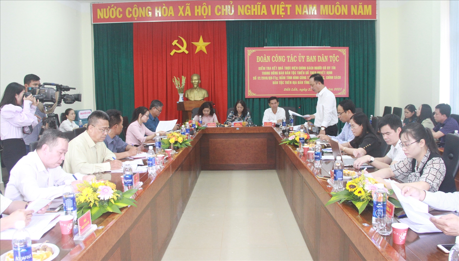 Đoàn công tác của UBDT làm việc với tỉnh Đắk Lắk và huyện Cư Kuin tại UBND huyện Cư Kuin