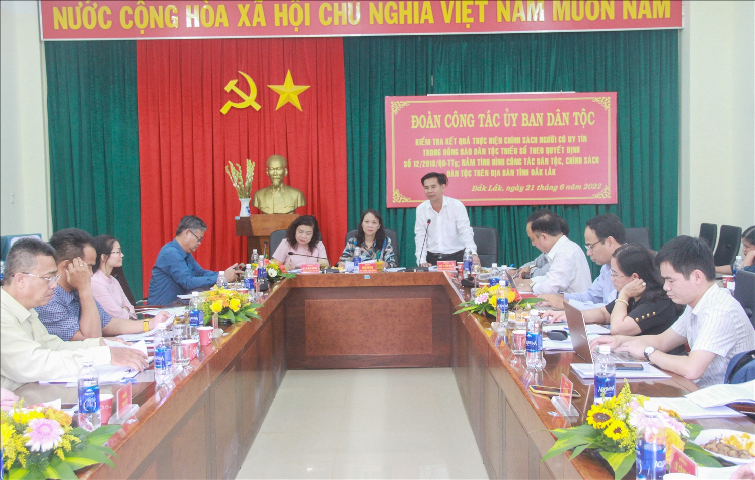 Chủ tịch UBND huyện Cư Kuin Võ Tấn Huy phát biểu tại buổi làm việc