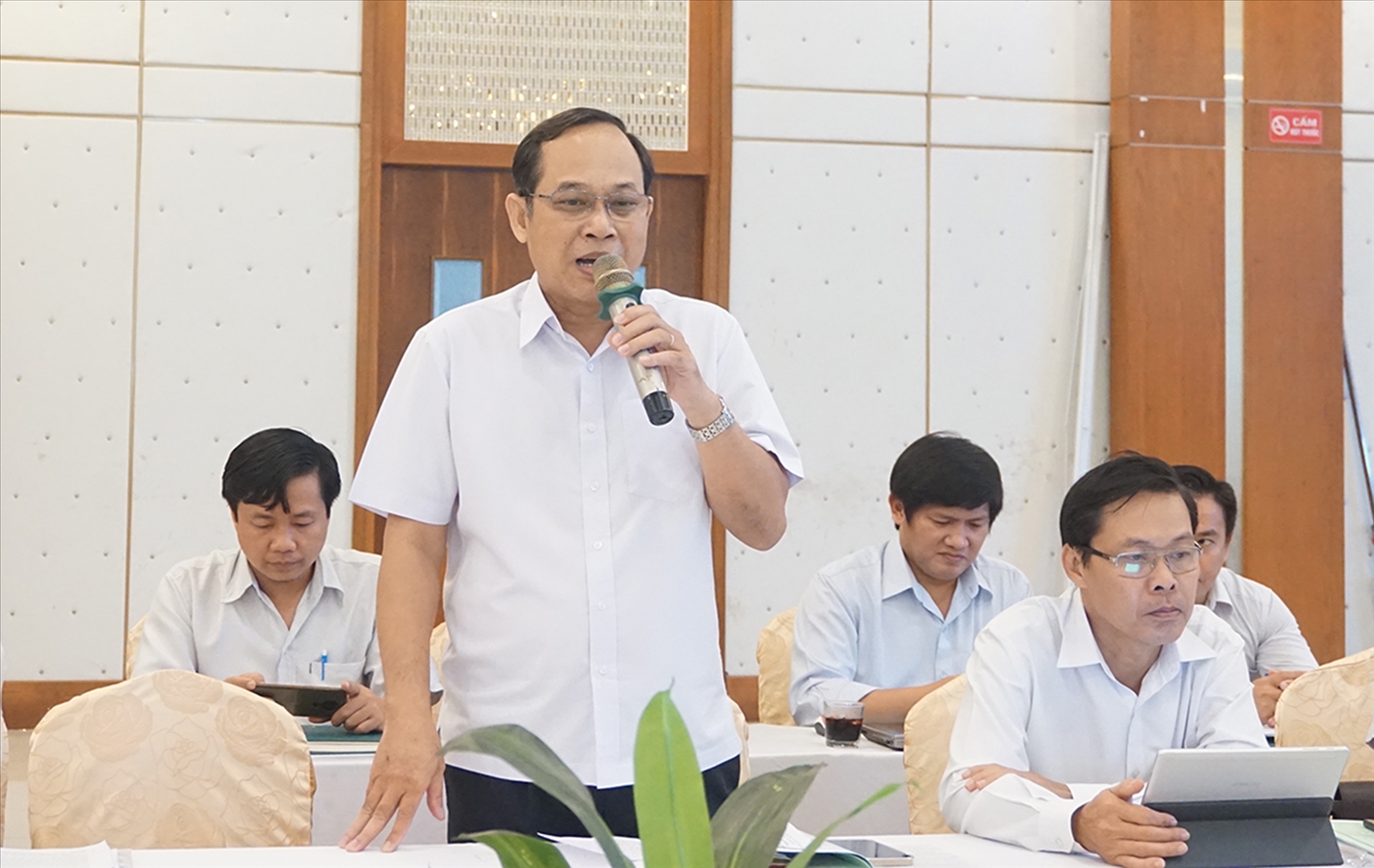 Ông Lâm Sách - Trưởng ban Dân tộc tỉnh Sóc Trăng đại diện cho Đoàn đại biểu tỉnh Sóc Trăng phát biểu tại Hội thảo