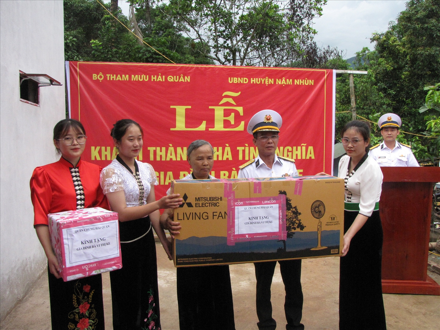 Công trình Nhà tình nghĩa được trao tặng gia đình bà Vì Thị Ke, huyện Nậm Nhùn được Bộ Tham mưu Quân chủng Hải quân hỗ trợ kinh phí xây dựng 80 triệu đồng