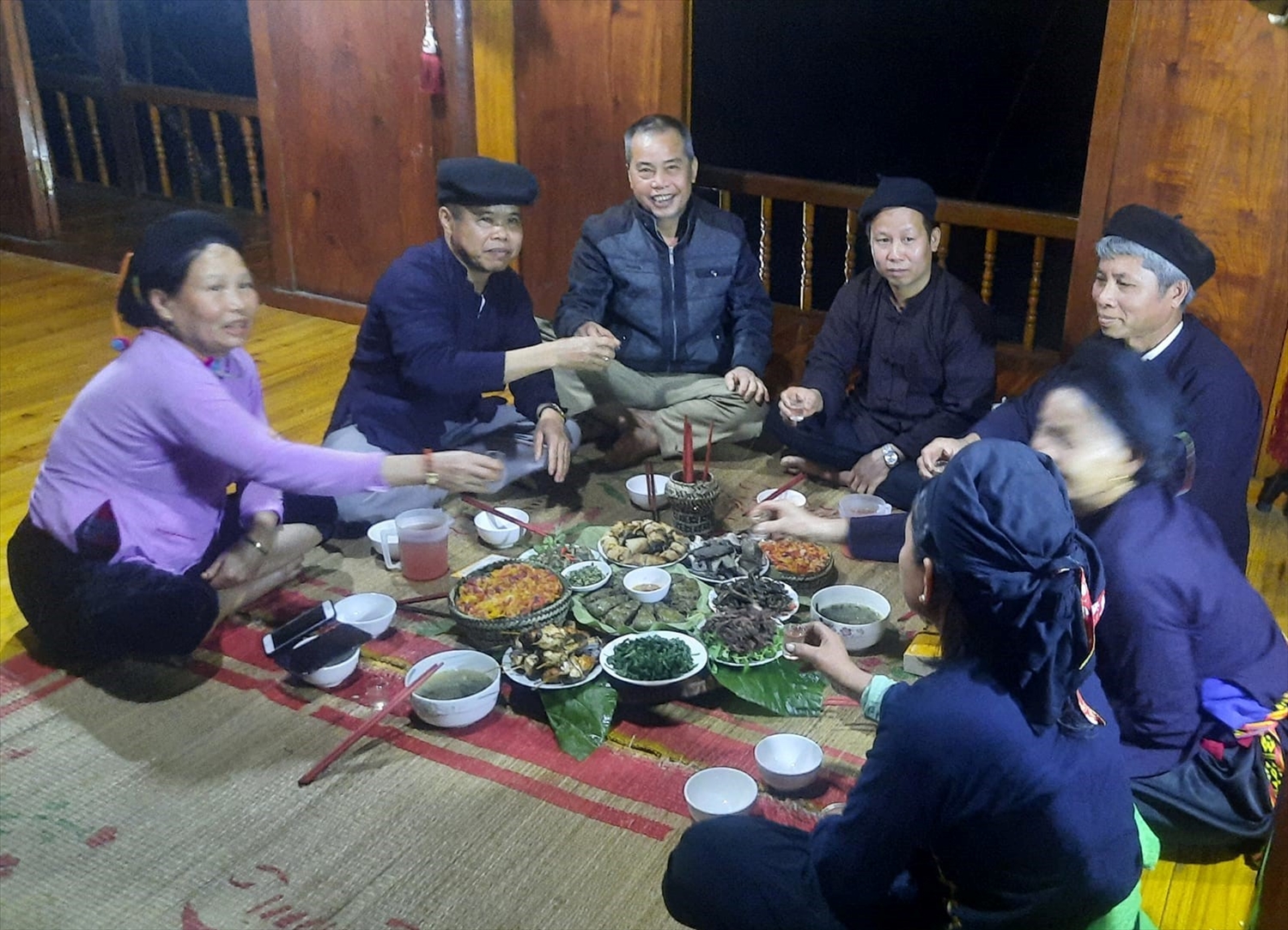 Mâm cơm truyền thống đãi khách của người Tày ở vùng đất Bảo Yên với những món ăn hấp dẫn