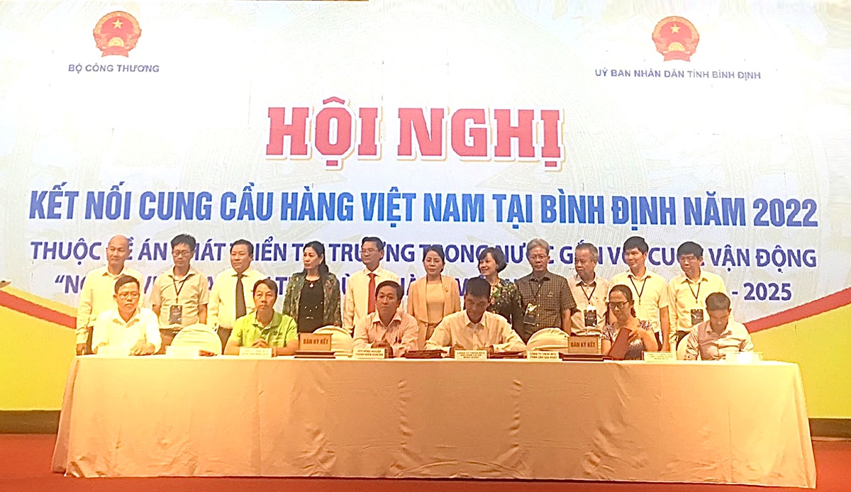 Lễ ký kết Biên bản ghi nhớ, hợp tác liên kết cung - cầu hàng hóa hai chiều giữa tỉnh Bình Định và các tỉnh, thành phố và giữa các tỉnh thành phố với nhau
