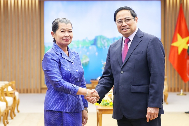 Thủ tướng Phạm Minh Chính và Phó Thủ tướng Campuchia Men Sam An. (Ảnh: VGP/Nhật Bắc)