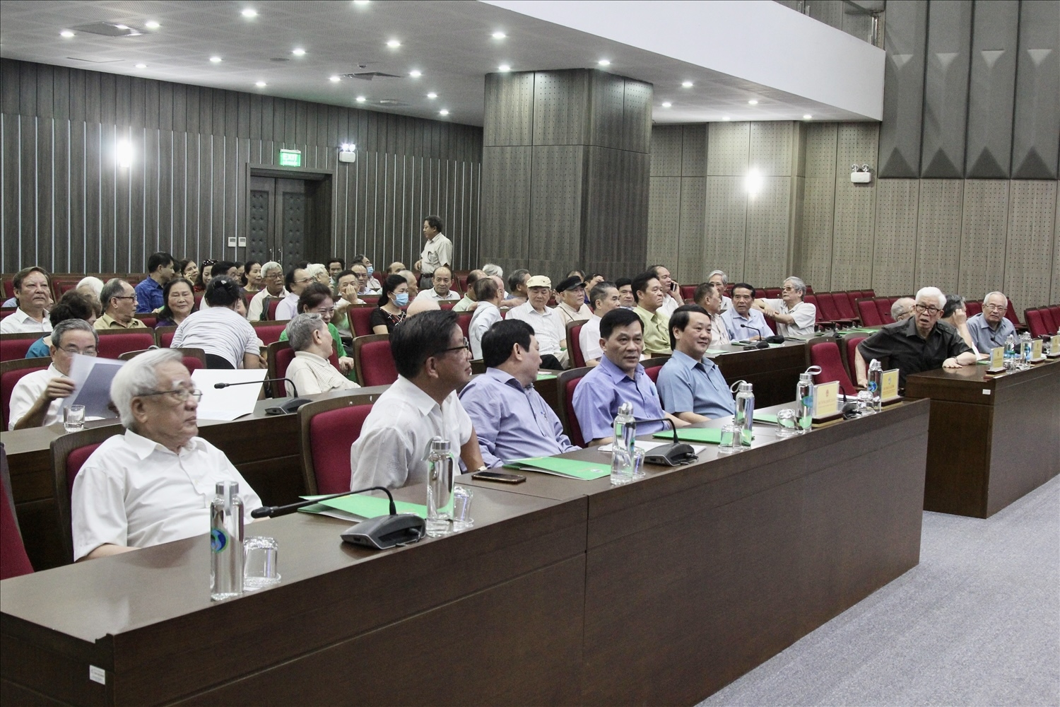 Các đại biểu dự buổi gặp mặt