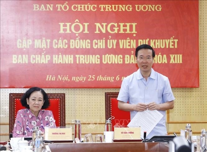 Đồng chí Võ Văn Thưởng và đồng chí Trương Thị Mai chủ trì hội nghị. (Ảnh: TTXVN)