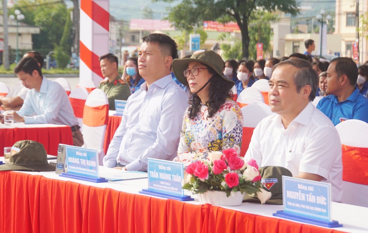 Thứ trưởng, Phó Chủ nhiệm UBDT Hoàng Thị Hạnh tham dự Lễ phát động