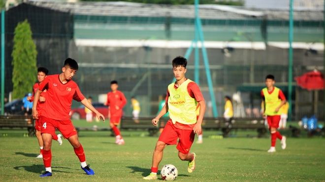 Cầu thủ U19 Việt Nam nỗ lực để được chọn vào danh sách dự giải vô địch Đông Nam Á. Ảnh: VFF