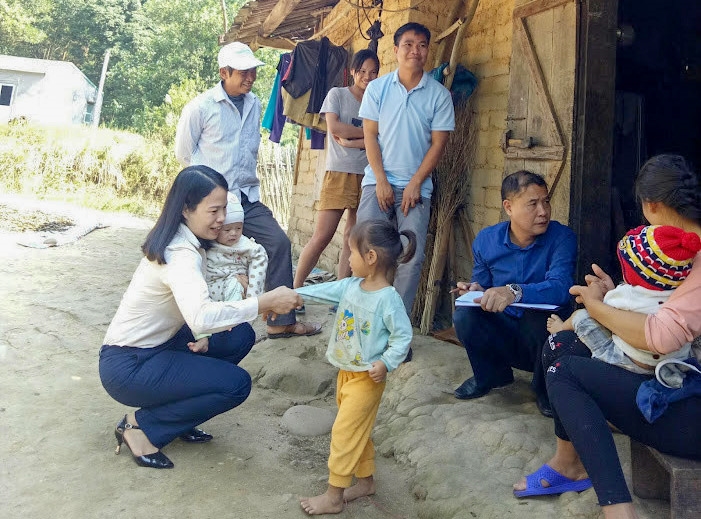Đoàn công tác của Ban Dân tộc tỉnh đi kiểm tra tình trạng tảo hôn tại xã Vô Ngại (huyện Bình Liêu)