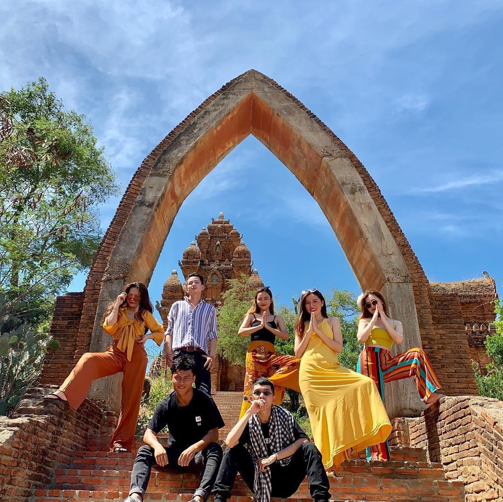 Hình ảnh khách du lịch tại tháp Chăm tỉnh Ninh Thuận (Ảnh tư liệu)