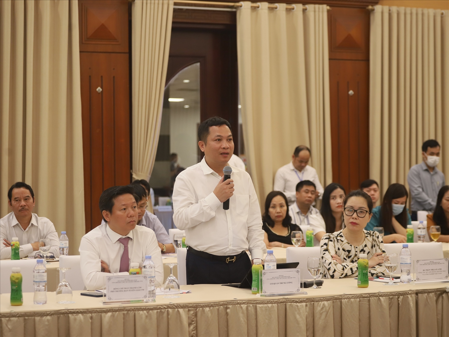 Ông Nguyễn Hồng Sâm, Tổng Giám đốc Cổng TTĐT Chính phủ phát biểu tại Diễn đàn